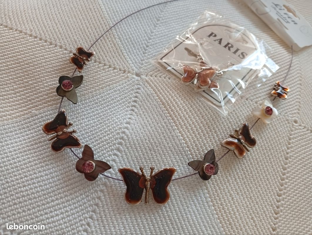 Parure De Bijoux Vintage Fleurs Papillons Abeille - Étain - 3 Pièces - Occasion Comme Neuf