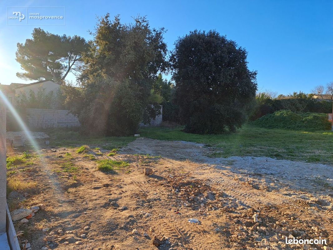 Terrain à bâtir de 840 m² à UZES (30) · à Uzès · 214 000 €
