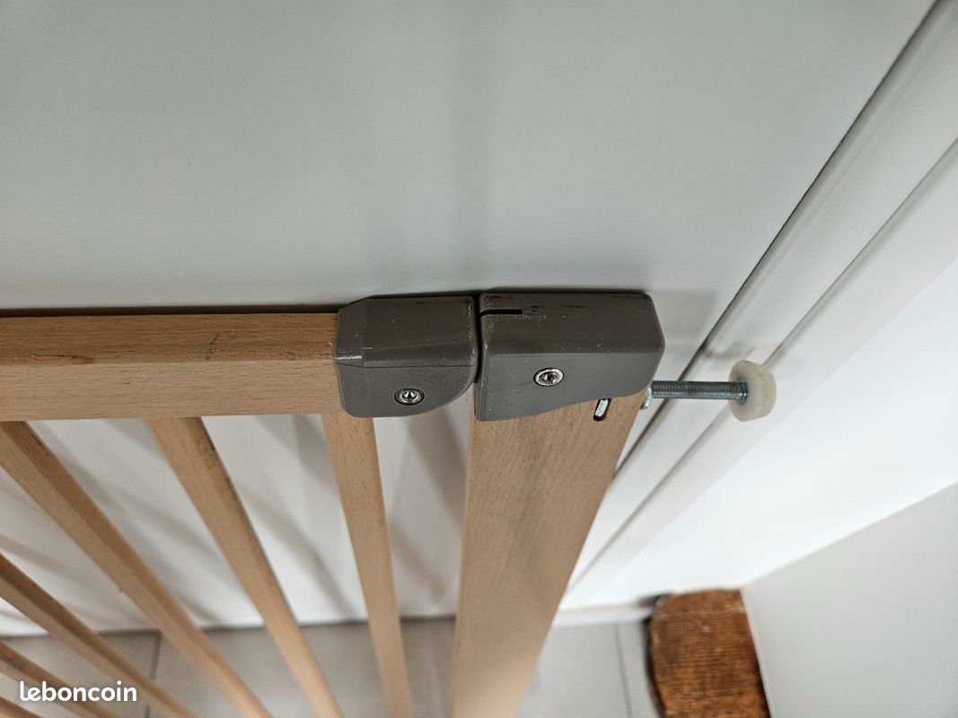 Barrière de sécurité en bois (image 3)