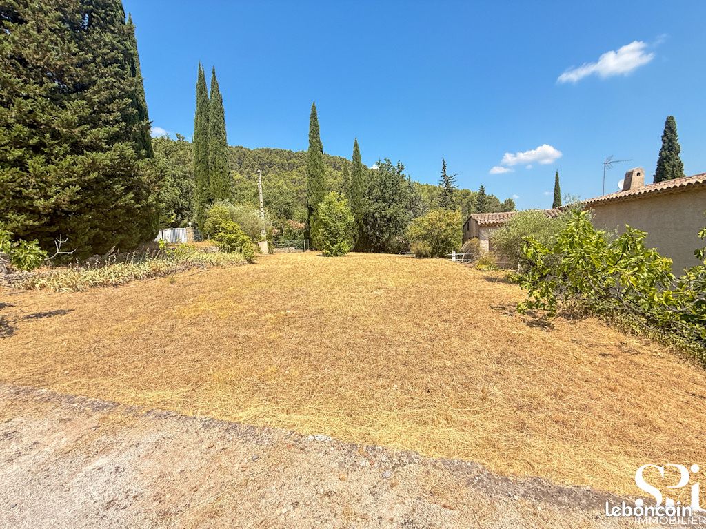 Terrain 1444 m² · à Solliès-Ville · 1 444 m² · 244 000 €