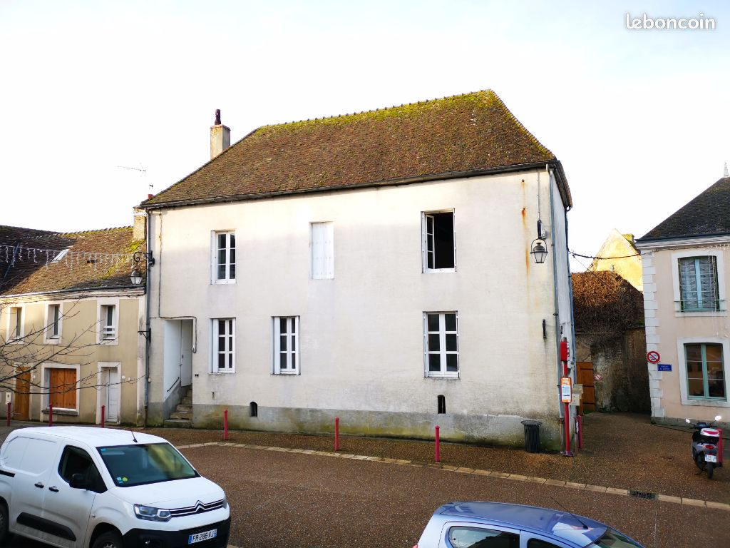 Maison 10 pièces 225 m² · à Perche en Nocé · 225 m² · 107 000 €