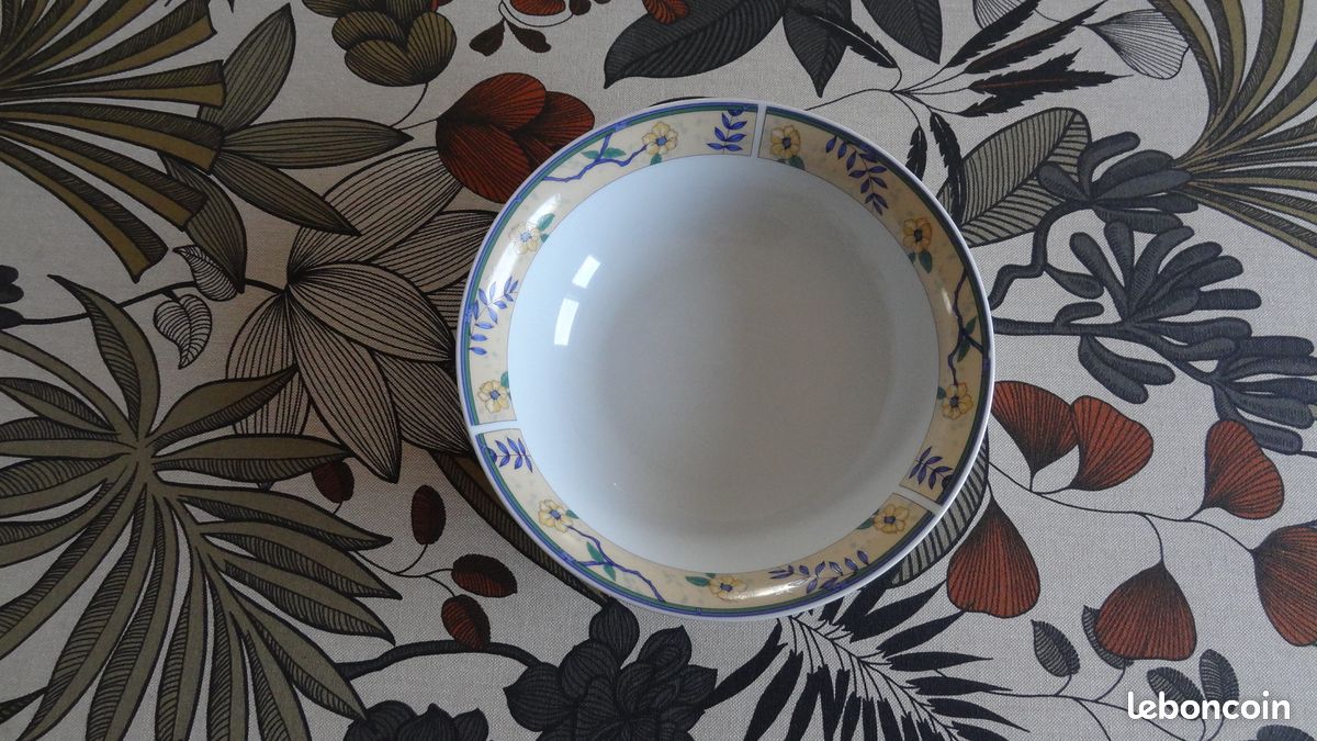 Saladier blanc avec fleurs bleues (image 1)