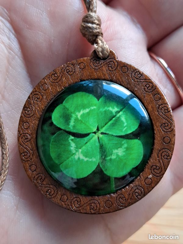 Pendentif Trèfle 🍀 bois verre femme (image 1)