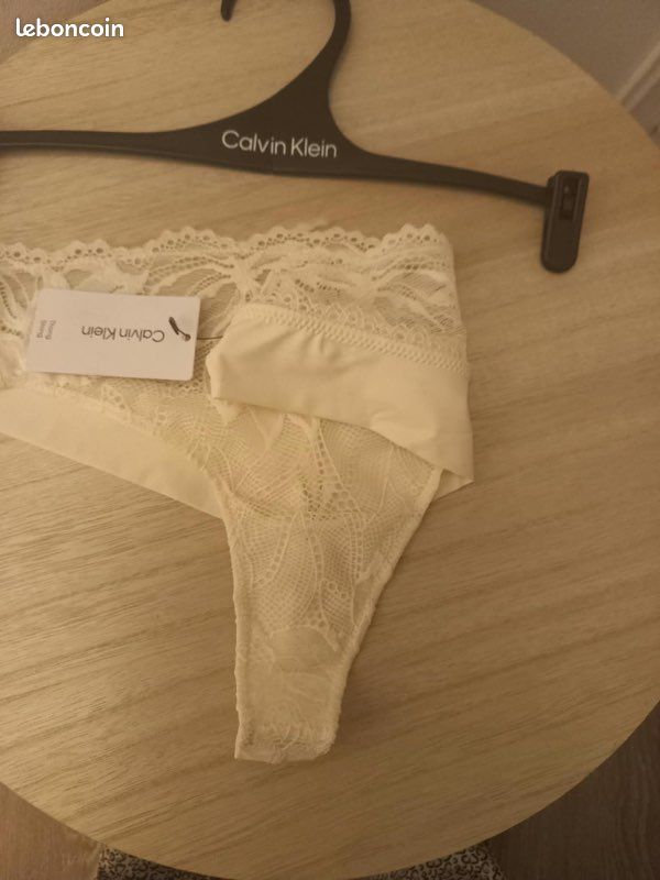 Calvin Klein culotte string en dentelle taille M neuve avec étiquette (image 13)