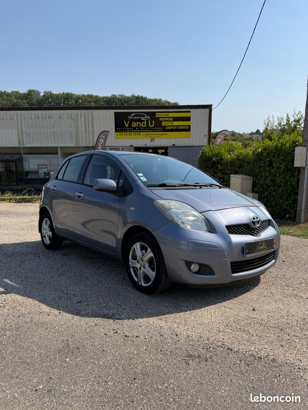 TOYOTA YARIS 1.3 VVT-i 100 DYNAMIC – AUTOMATIQUE (image 1)