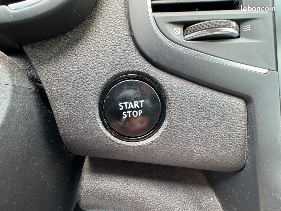 RENAULT MEGANE IV BERLINE TCe 130 Energy GT LINE/ APPLE CARPLAY/ SIEGES SPORT ALCANTARA/TISSU (image 22)
