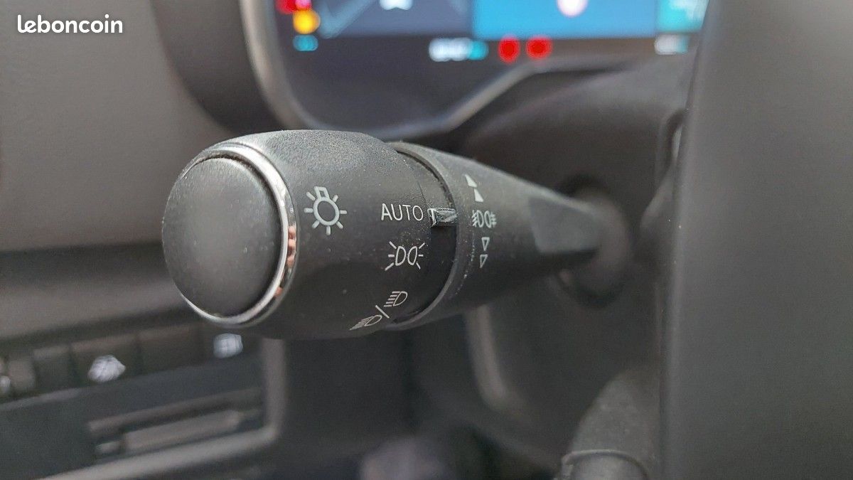 Citroën C5 Aircross Hybrid 225 ë-EAT8 Business (image 19)