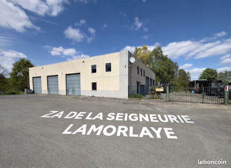 Local commercial 2 pièces 550 m² · à Lamorlaye · 550 m² · 5 500 €
