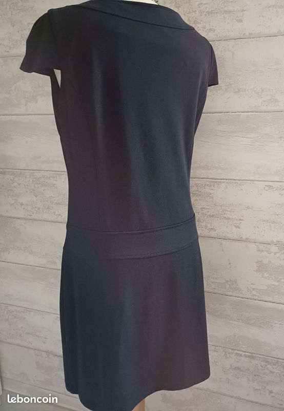 Robe noire ~ Taille 40/42 (image 2)