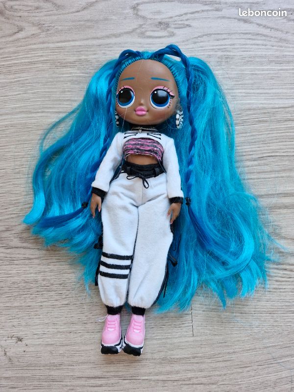 Chillax Lol With Blue Hair Lol Surprise OMG Chillax Fashion Doll