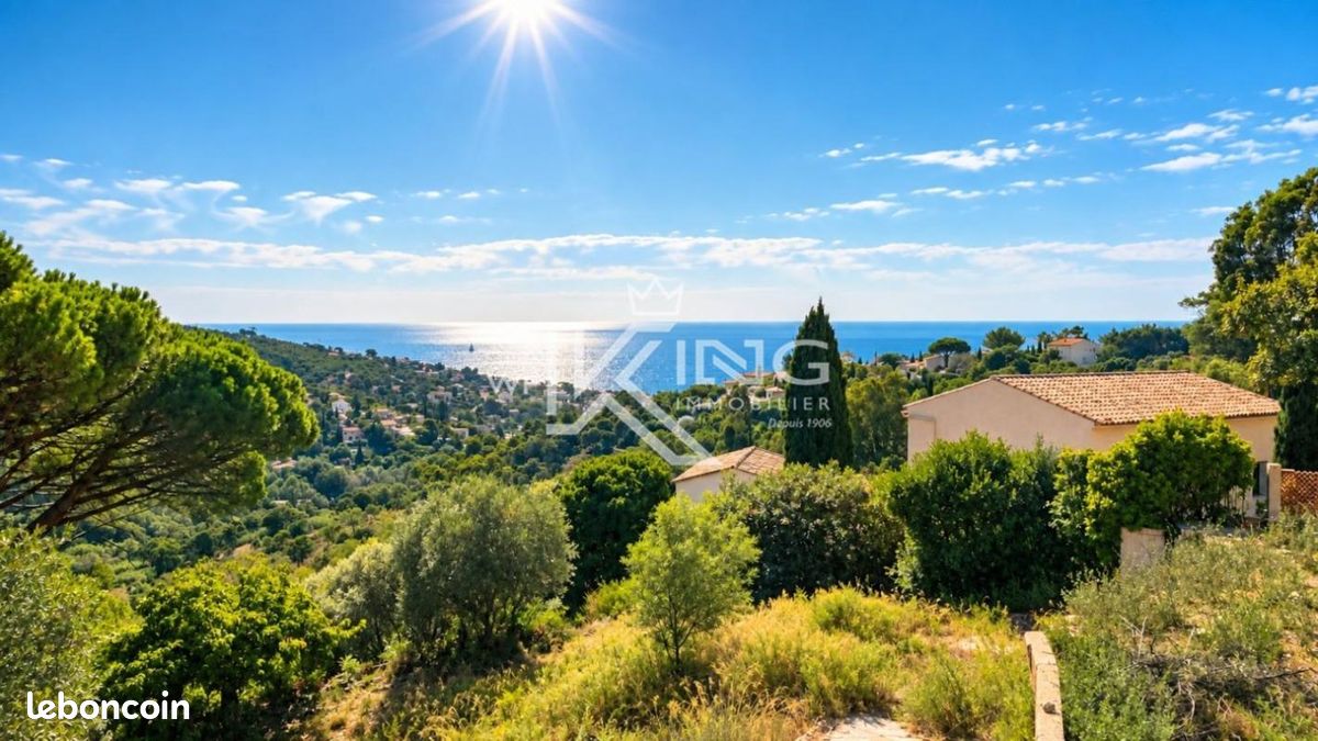 Terrain Les Issambres · à Roquebrune-sur-Argens · 835 000 €