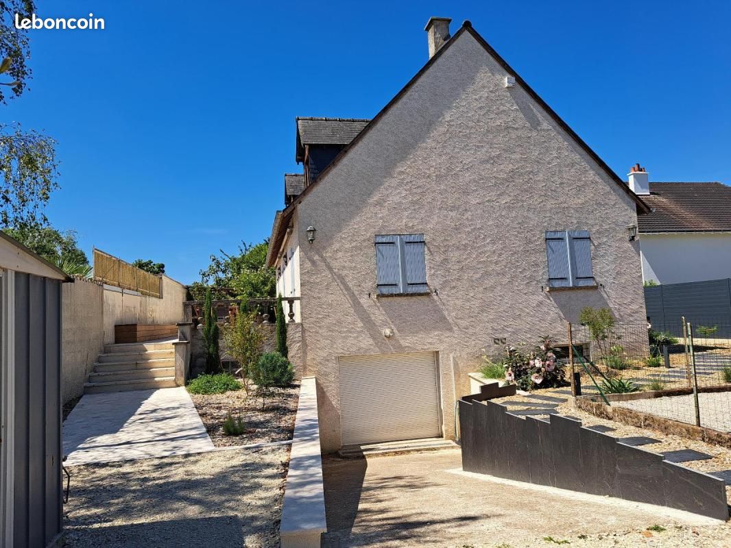 Maison 6 pièces 204 m² · à Tours · 204 m² · 1 636 €/mois