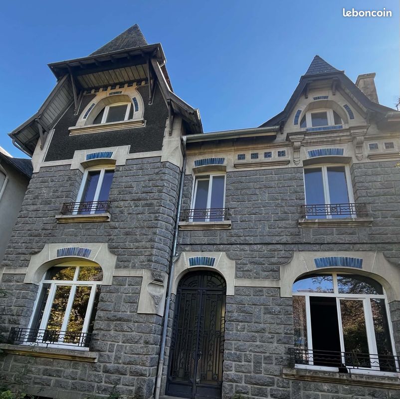 Maison 8 pièces 220 m² · à Ussel · 220 m² · 360 000 €