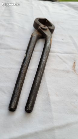 Pinces anciennes, outils d'artisan, pinces anciennes vintage, outils à main anciens, décoration des cavernes - VDA0542 - France