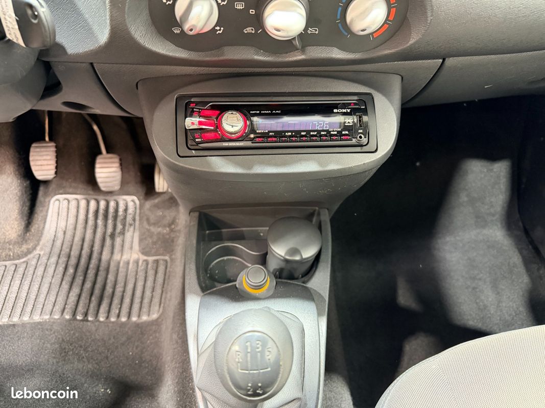 Renault TWINGO II Expression (image 21)