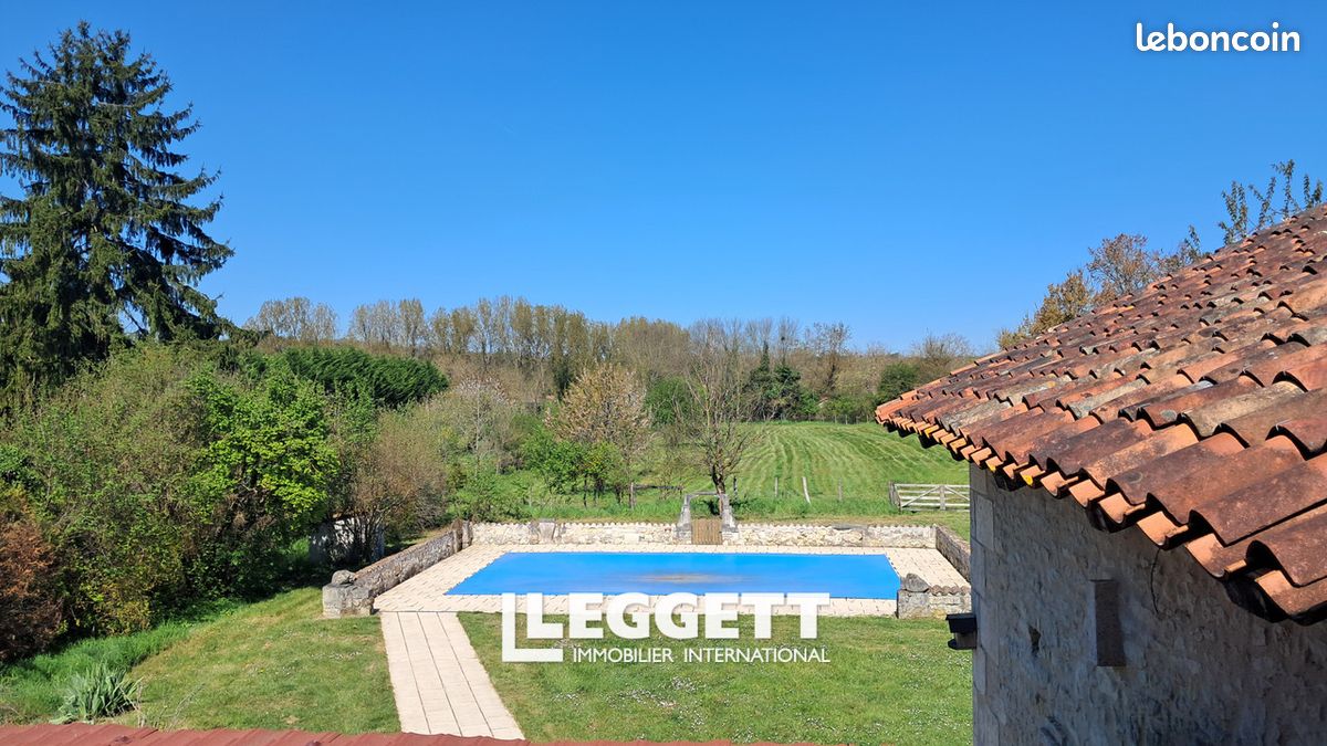 Maison 4 pièces 160 m² · à Champagne-et-Fontaine · 160 m² · 219 350 €