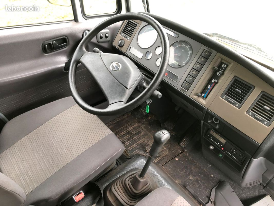 Nissan Atléon 190 cv Taut Liner 7,5 T 4x2 (image 4)