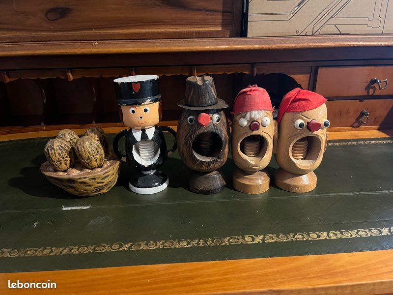 ANCIEN ET Rare Casse Noix/Noisette En Bois Personnage De Vieille Femme