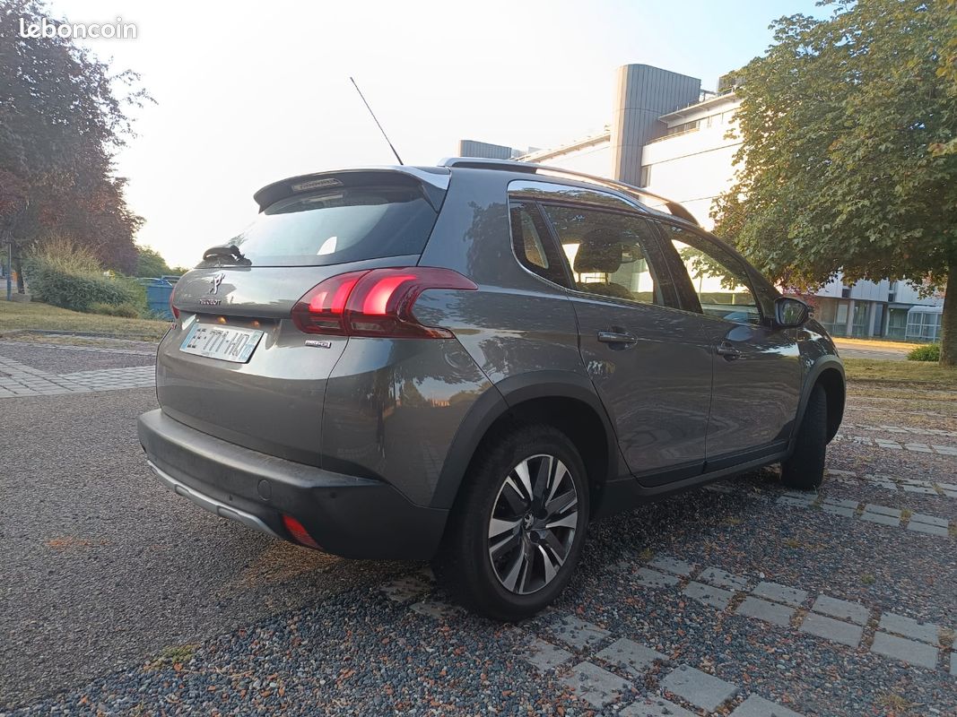 Peugeot 2008 1.6 BlueHDI 100ch - Voitures