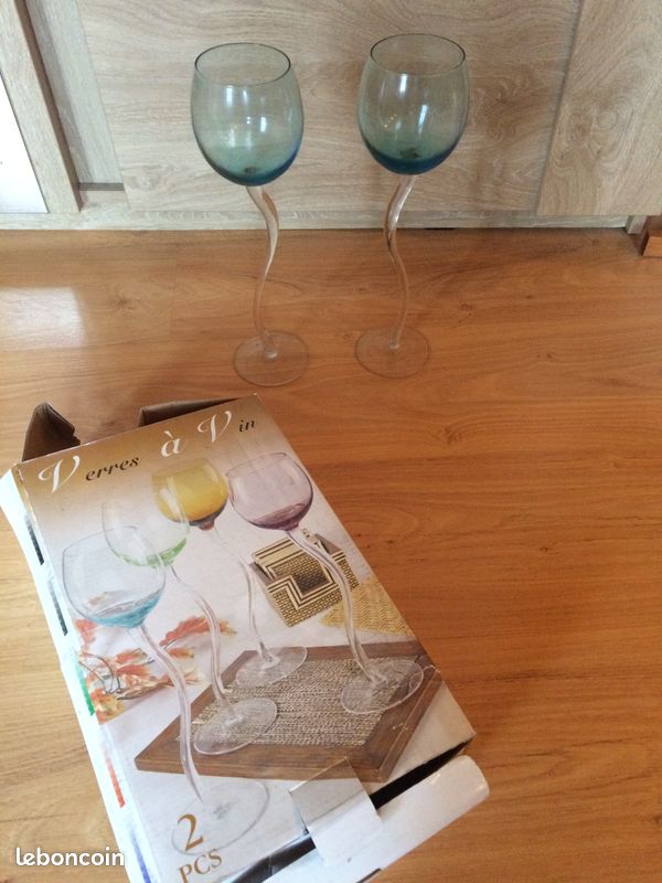2 verres a vin excentrique deco neuf (image 2)