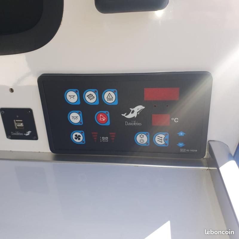 Opel Vivaro Ambulance (image 15)