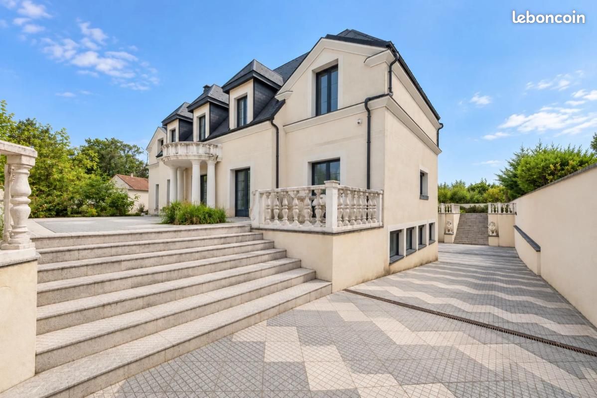 Maison 7 pièces 300 m² · à Crépy-en-Valois · 300 m² · 860 000 €