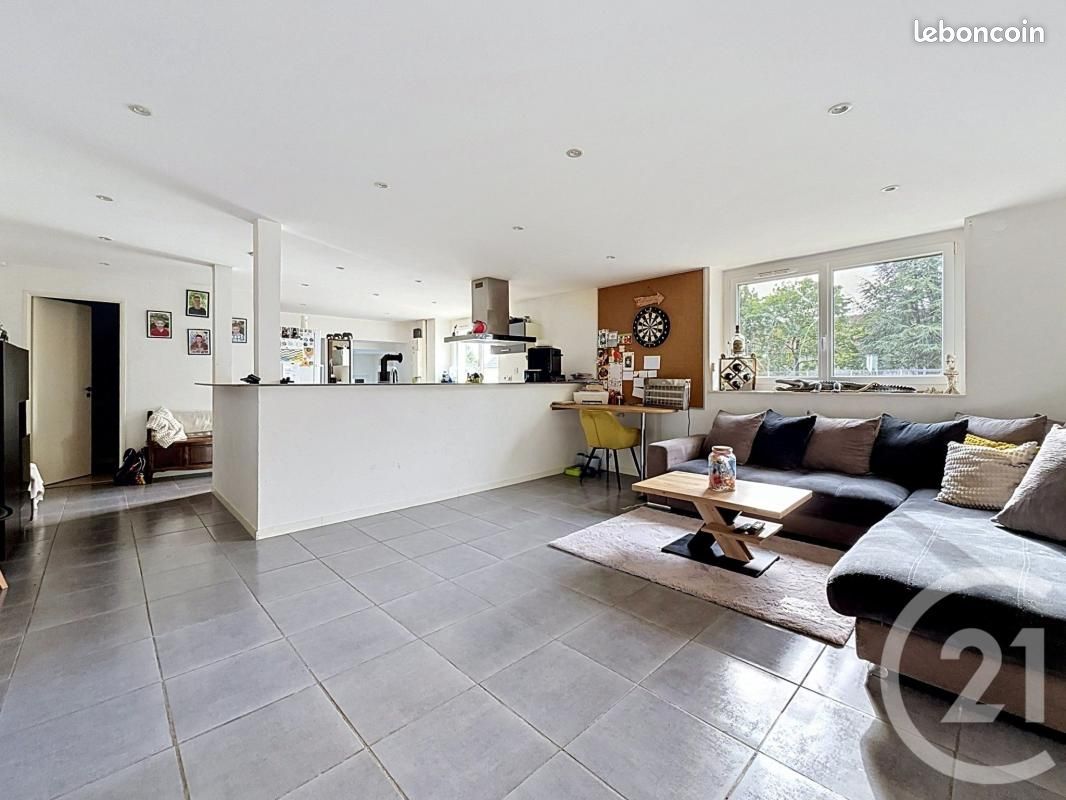 Appartement 3 pièces 82 m² · à Varois-Et-Chaignot · 82 m² · 210 000 €