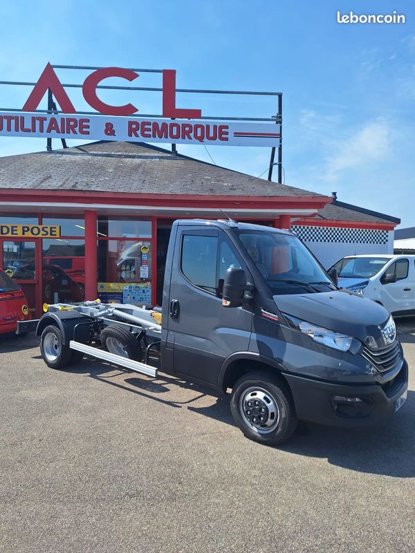 Iveco Daily 35C18HA8 180ch BVA Gris Minéral / ampirol CORNU D30C34 / 54900 ht (image 1)