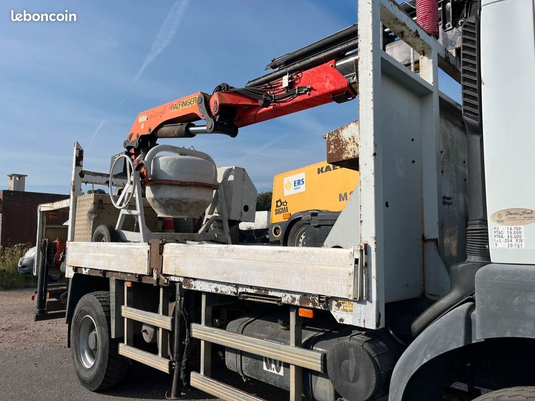 Renault Kerax 370dci 4x4 plateau grue Palfinger (image 6)