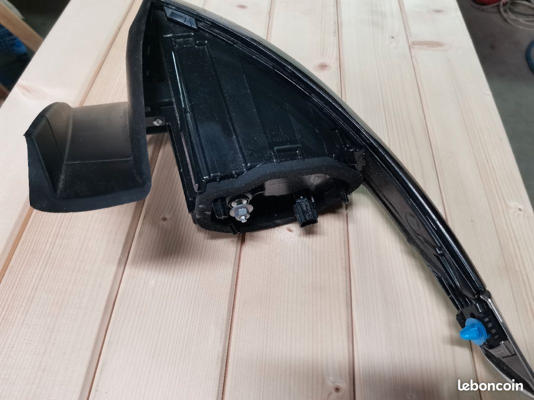 Feu arg sur aile DS3 (image 2)