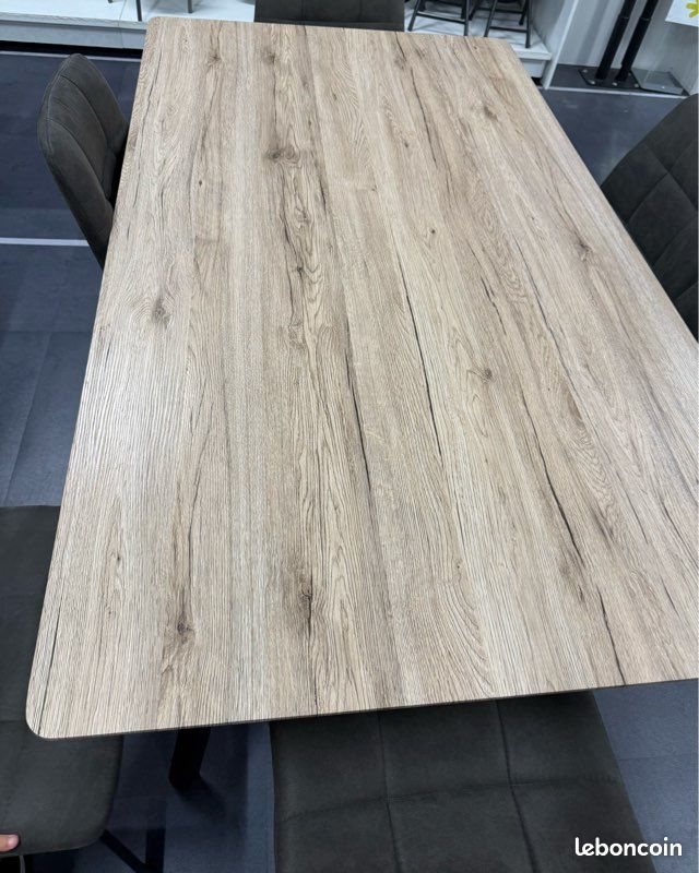 Table neuve imitation chêne (image 2)