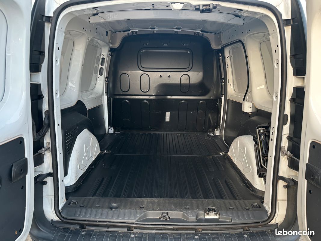 RENAULT Kangoo Express 1.5 Blue dCi 95ch Grand Confort - TVA RECUPERABLE / GPS / CLIM - (image 9)