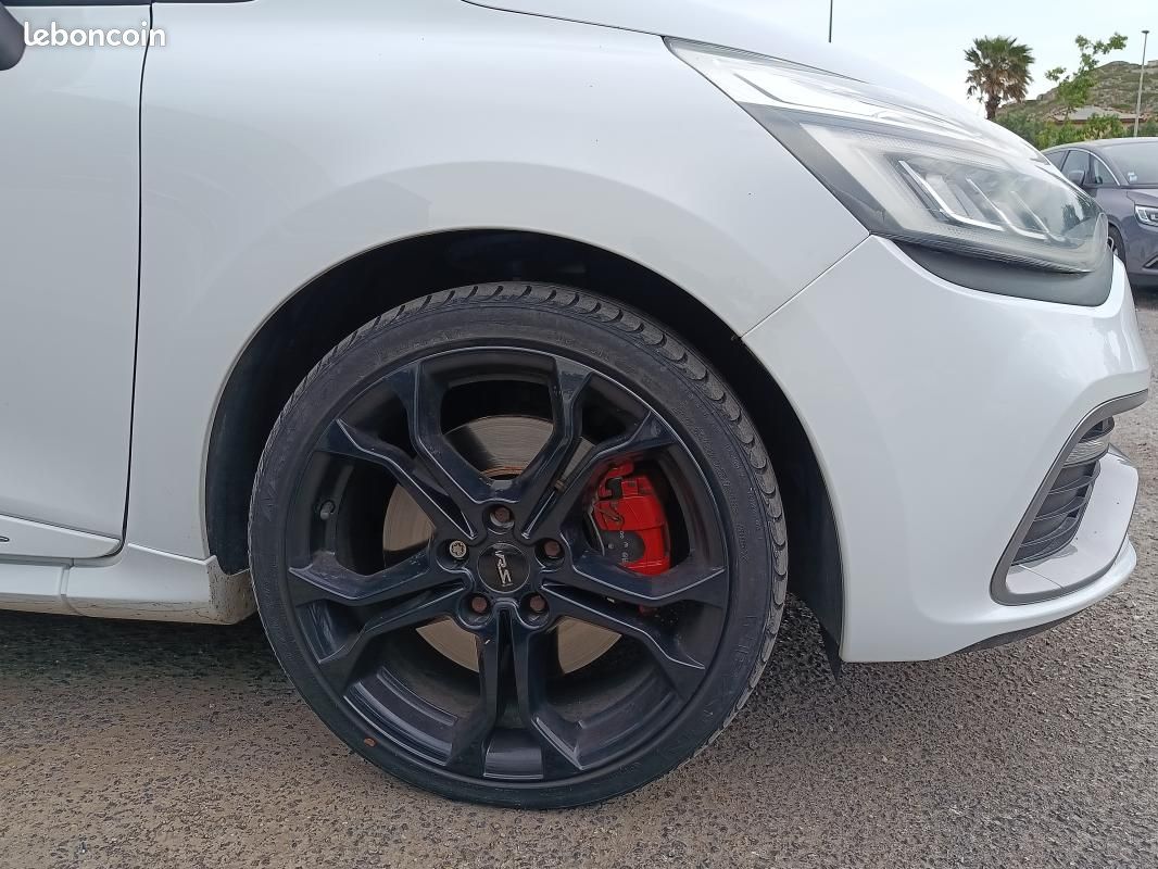 Renault Clio 4 RS 200 ch (image 11)
