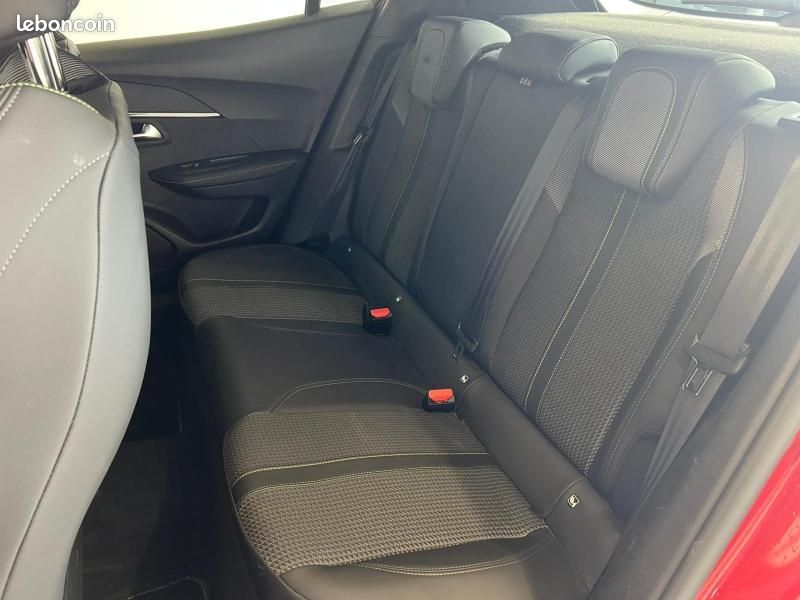 Peugeot 2008 e-2008 136ch GT (image 11)