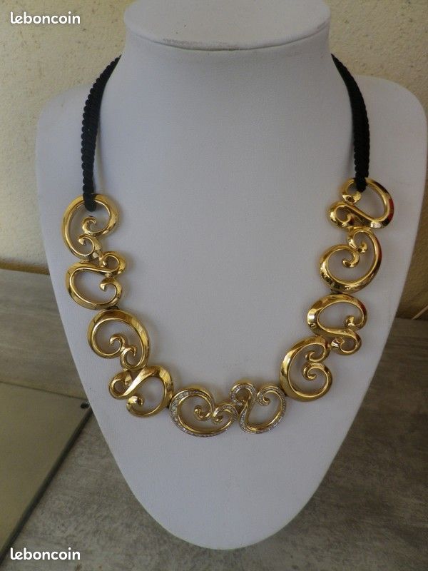 Joli collier doré pierre lang cordon noir et zirconium (image 1)