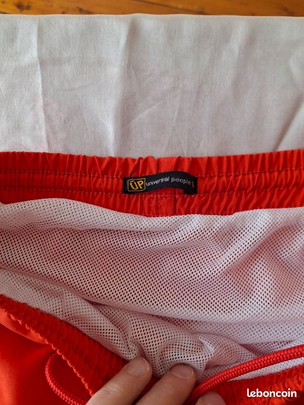 Short rouge taille L (image 2)