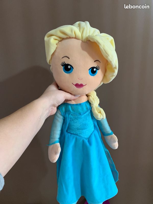 Poupée peluche reine des neiges (image 3)