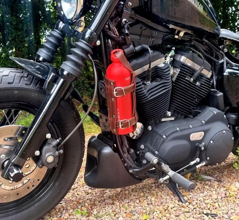 Porte bouteille réserve essence noir pour votre moto Harley Davidson