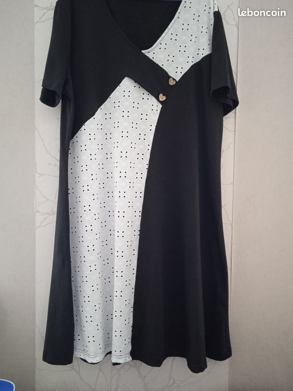 Robe (image 1)