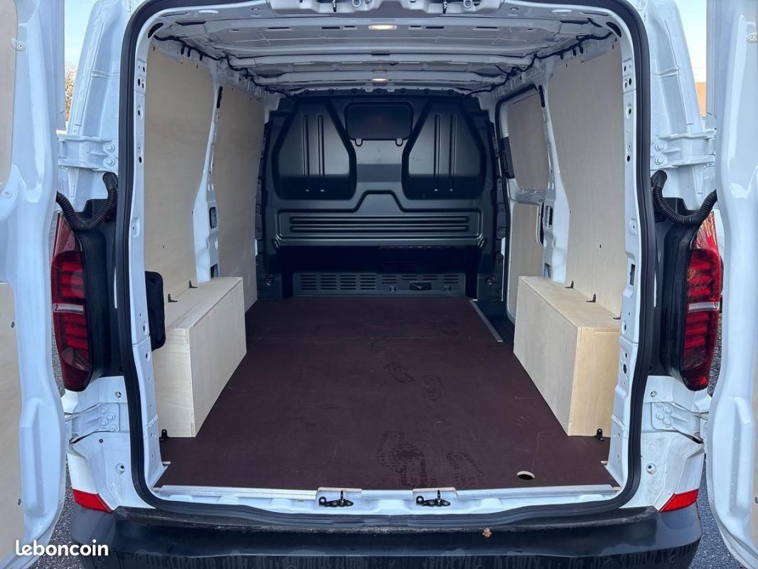 Volkswagen Transporter VAN TDI 170 CH BVA8 4M L1 (image 32)