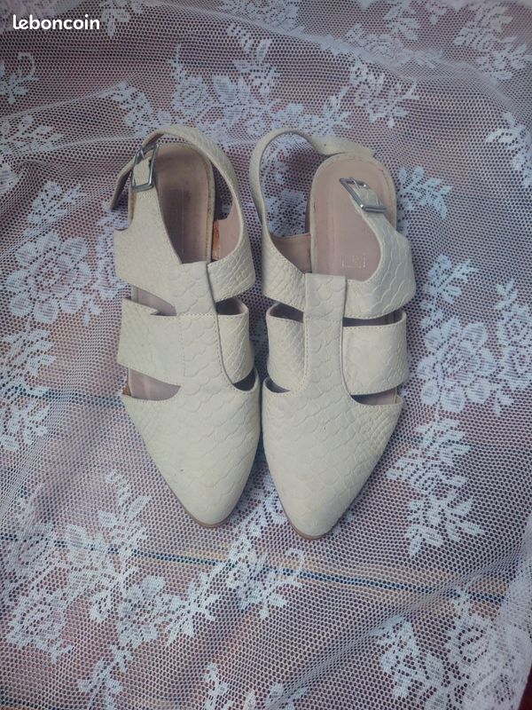 Chaussures beiges (image 1)