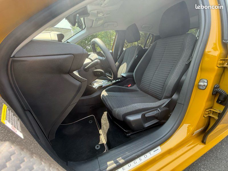 PEUGEOT 208 II 5 Portes e-208 136ch « STYLE » (image 9)