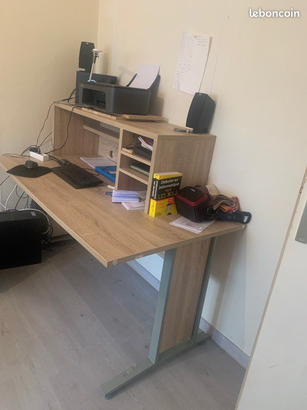 Bureau (image 2)