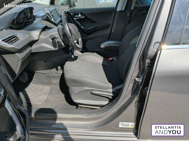 Peugeot 208 PureTech 110ch S&S EAT6 Allure (image 8)