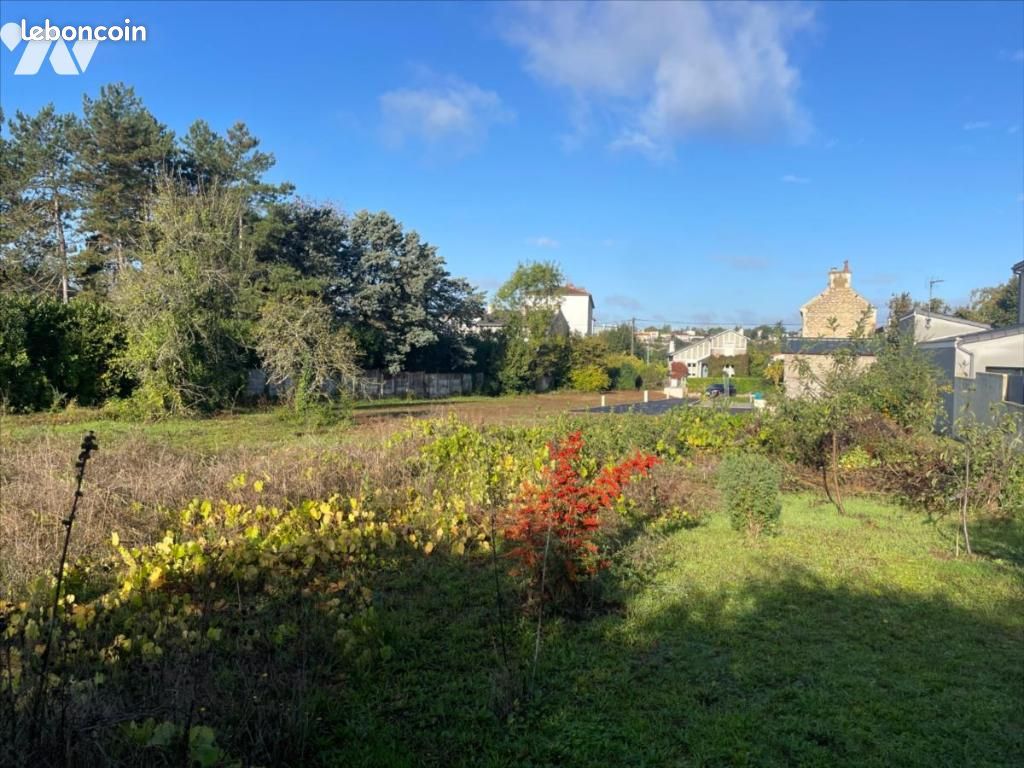Terrain 690 m² · à Buxerolles · 690 m² · 133 000 €