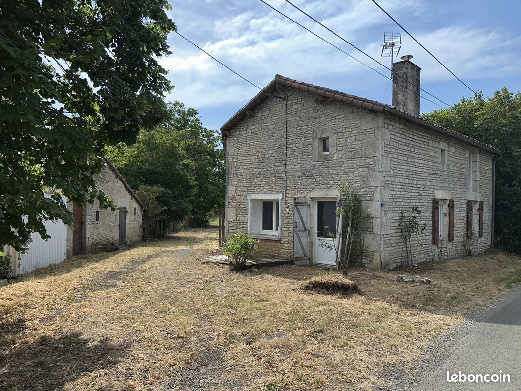 Maison 5 pièces 114 m² · à Usson-du-Poitou · 114 m² · 80 000 €