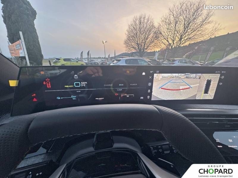 Peugeot 5008 Plug-in Hybrid 225 ch e-DCS7 GT (image 17)