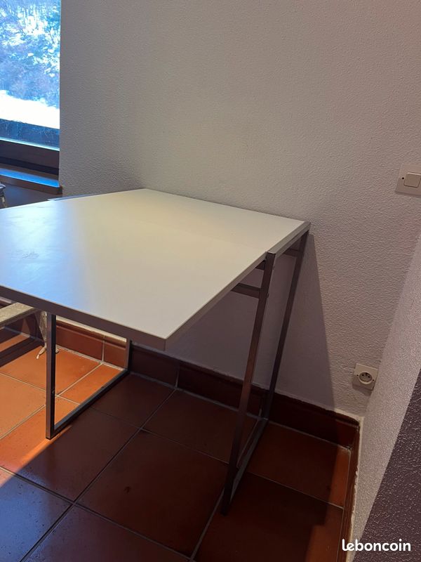 Table (image 1)