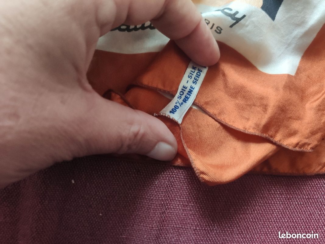 Foulard en soie vintage Claude d'Arcy (image 5)
