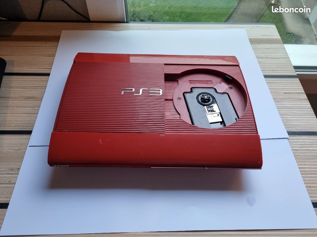 Ps3 slim rouge (image 2)